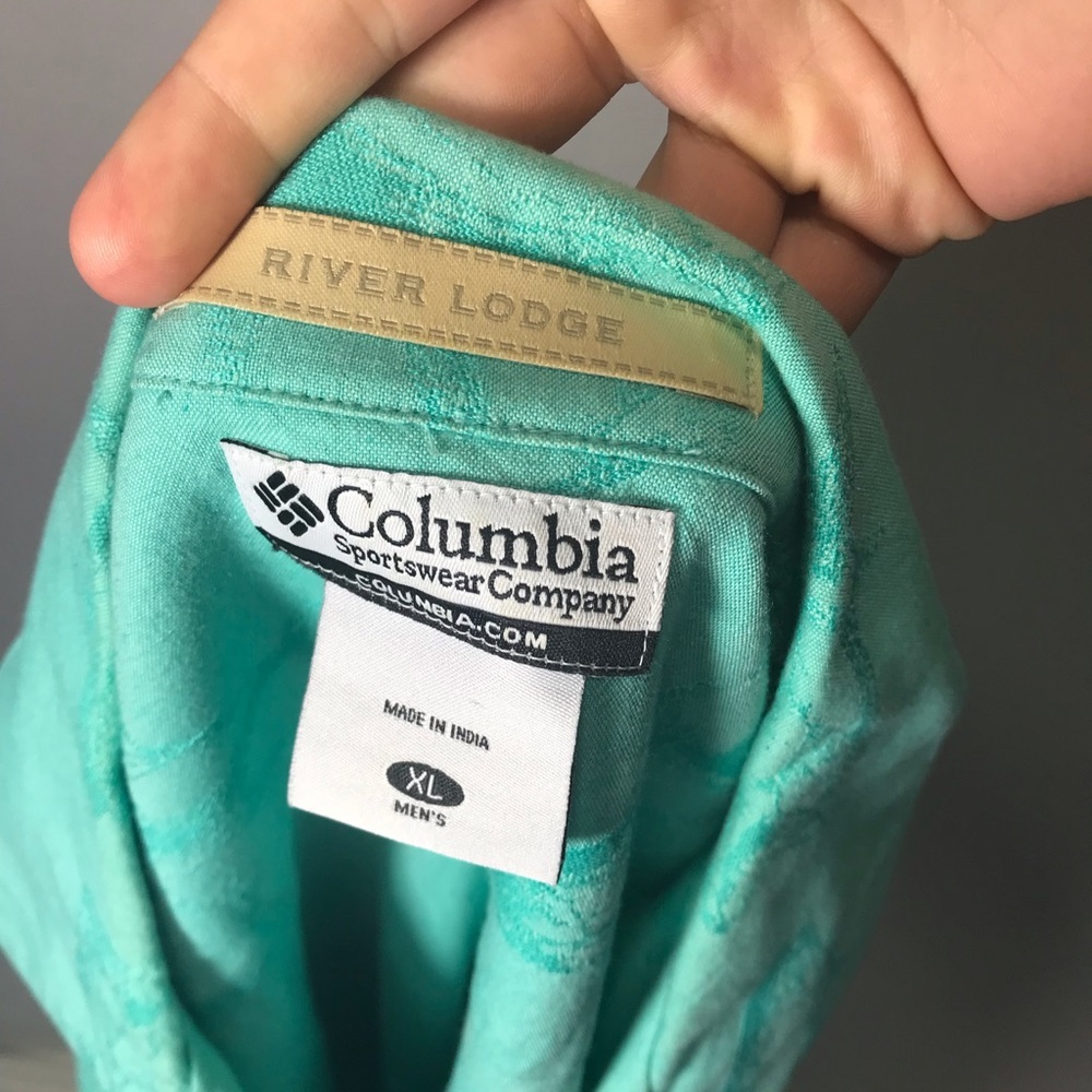 Columbia River Lodge Fish Button Down Size XL - Picture 4 of 5